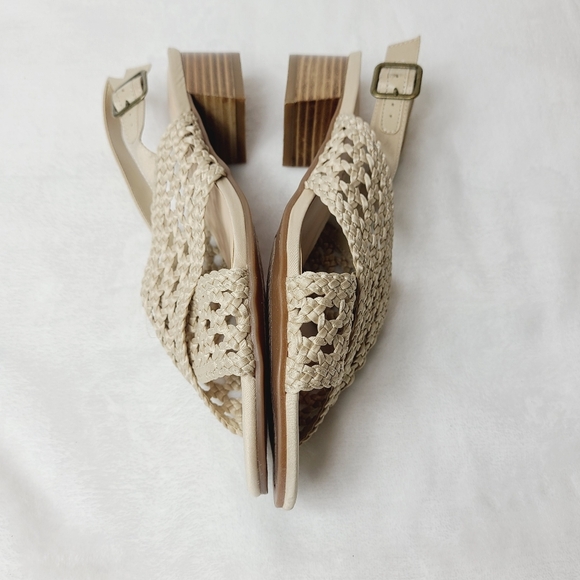 NWOT BELLA VITA Sahara slingback sandals,  natural woven - Picture 4 of 7